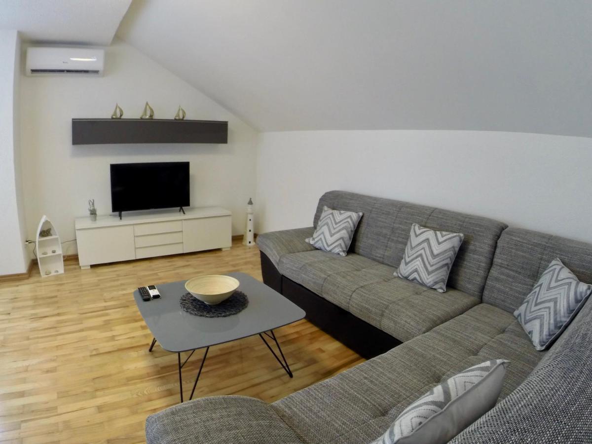 Holiday Apartment Lavanda Jesenice  Extérieur photo